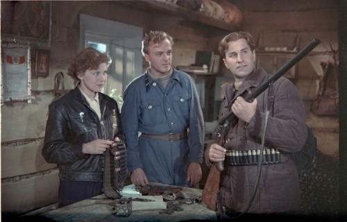    Зельдин учился в военизированной школе, мечтал стать моряком, однако не смог попасть на службу из-за проблем со зрением. В юности будущий артист пробовал поступить в хореографическое училище при Большом театре, а потерпев неудачу, стал осваивать скрипку в училище Гнесиных / Legion-Media / Кадр из фильма режиссера Юрия Вышинского "В квадрате 45" (1955)./ Mosfilm