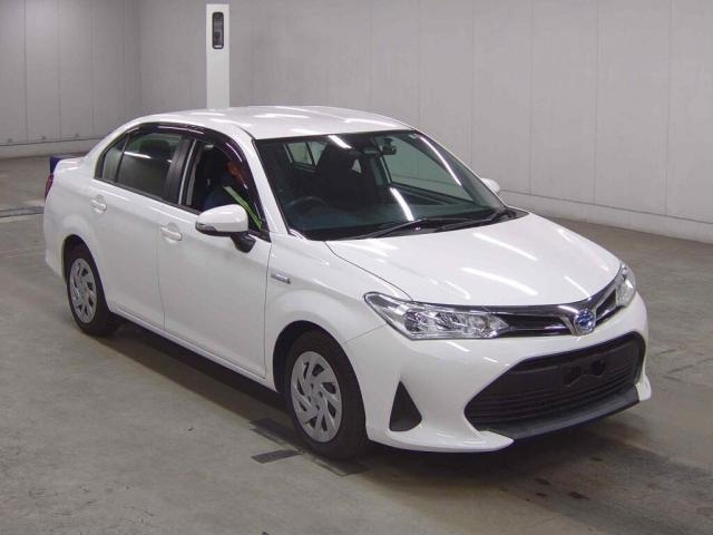 Toyota Corolla Axio.