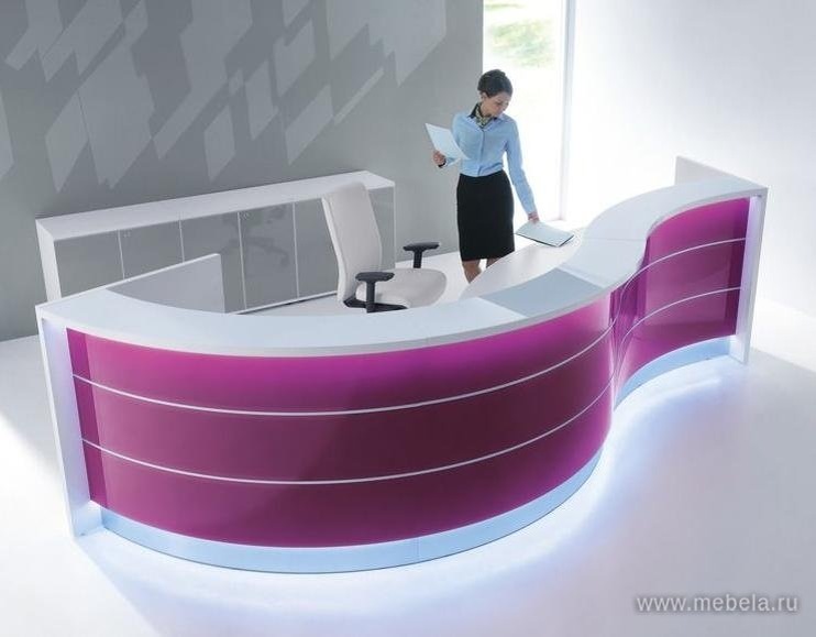 Ресепшн при входе. Как много скрыто за ней....