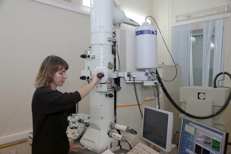 Александра Федосеева в работе. 