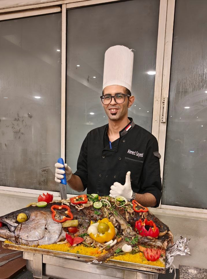 Рыбка и веселый повар в одном из самых недорогих отелей Хургады