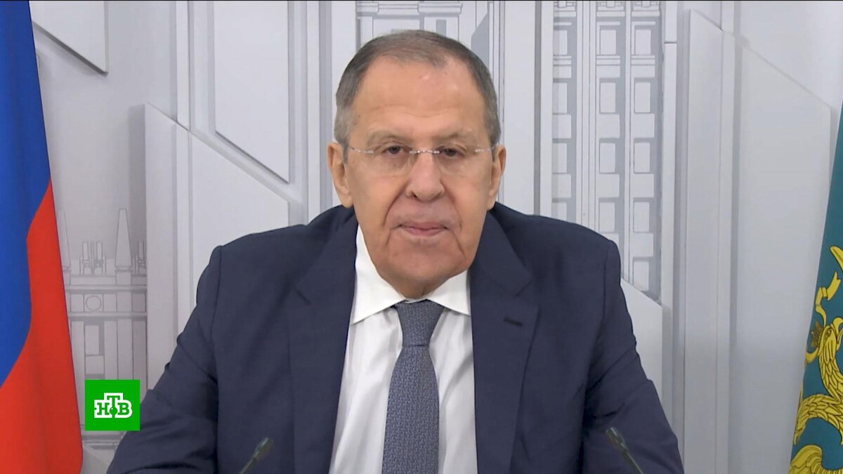    Лавров поздравил российских дипломатов с профессиональным праздником