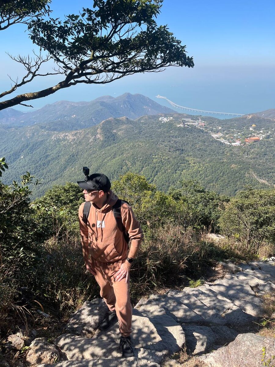 легко осиливаем подъем и останавливаемся на осмотр открывающейся панорамы