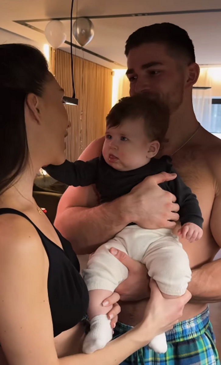 Роман Капаклы с Татьяной Мусульбес и дочкой Мией. Фото: соцсети