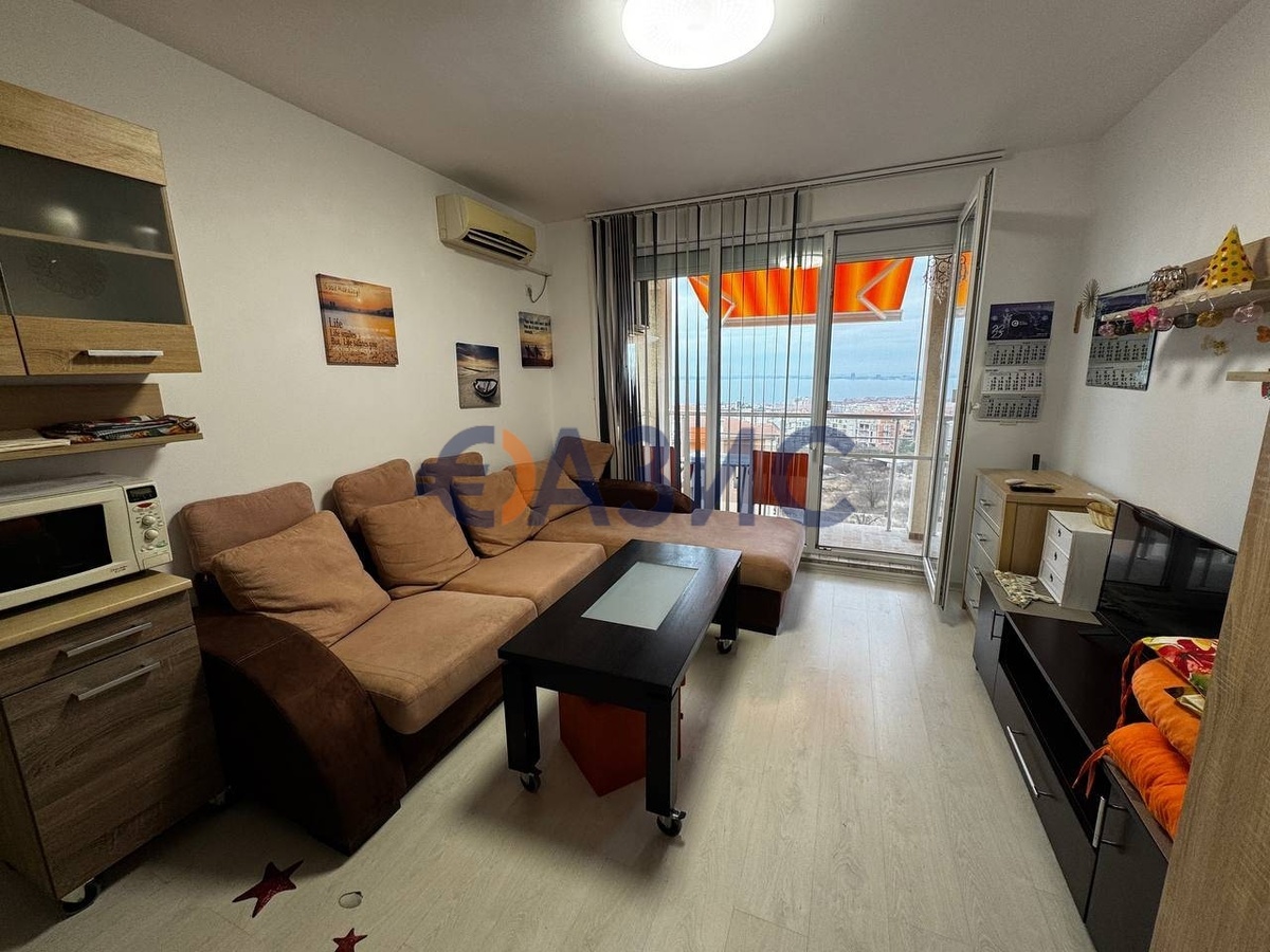 Фото с нашего сайта, как выглядит студия и вид на море. 