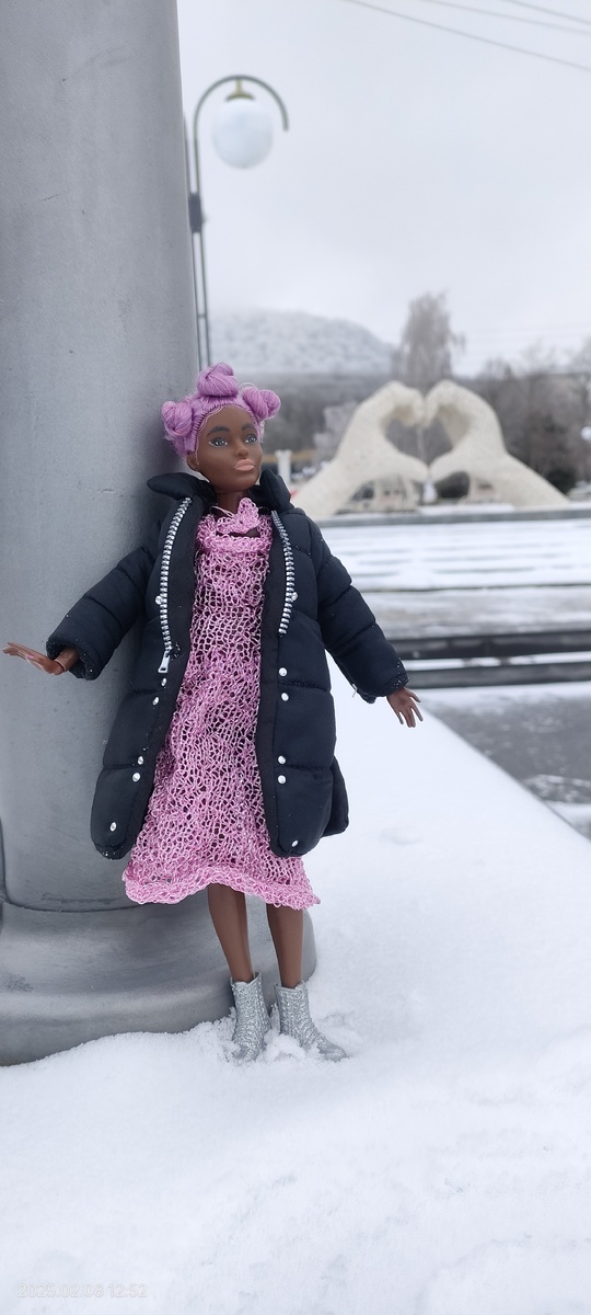 Жасмин и сердечко из рук)