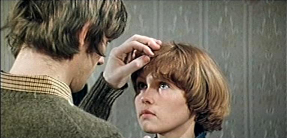 кадр из фильма "Двое в новом доме"