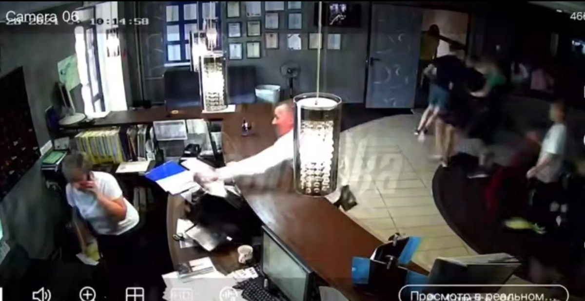 Фото: скриншот из видео с камер видеонаблюдения 