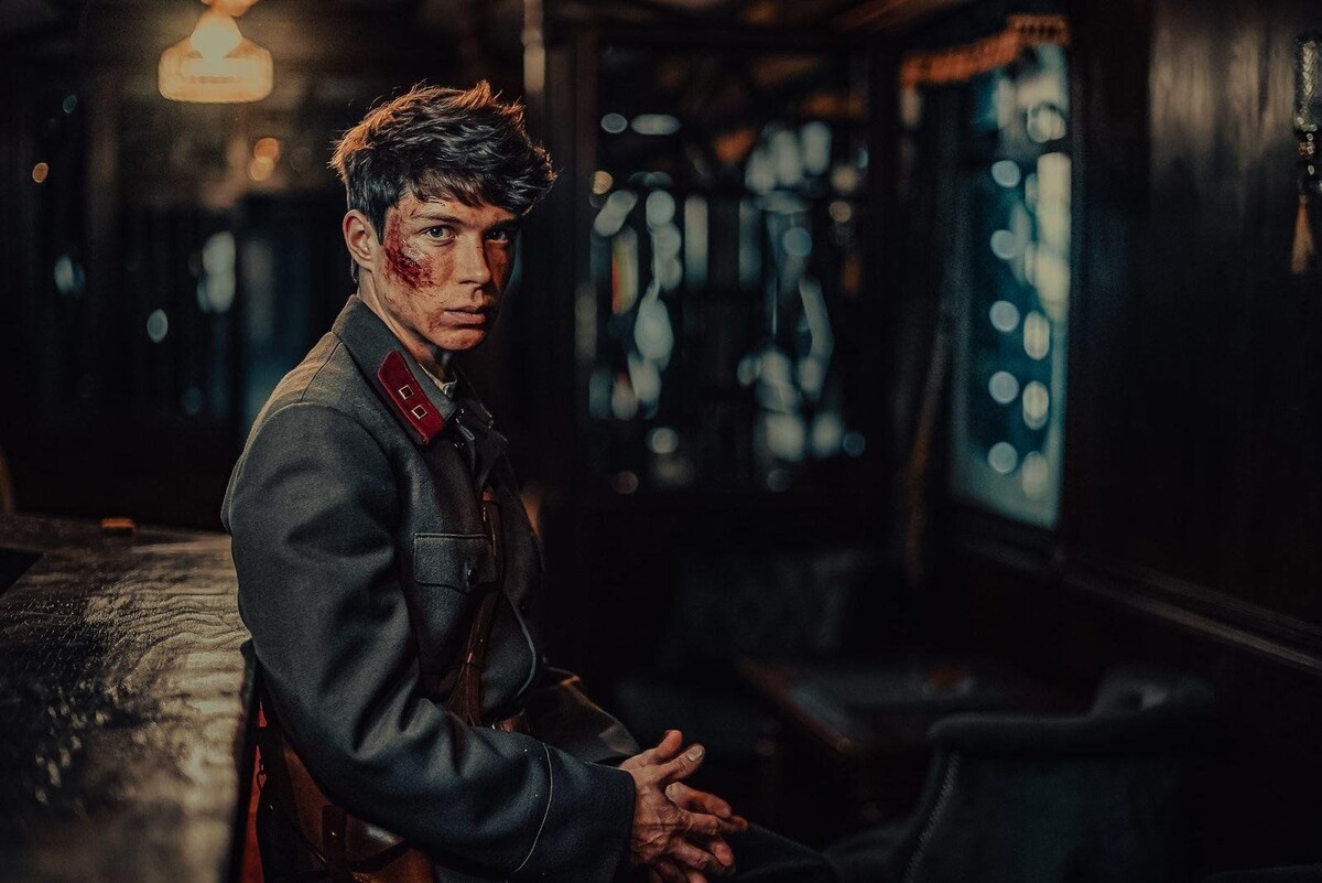 Кадр из фильма “Красный шелк” (2025)