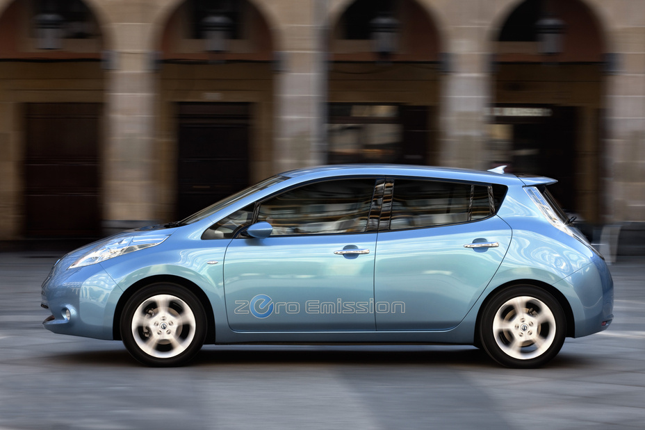 Первое поколение Nissan Leaf, кузова ze0 и aze0 (2010 - 2017)