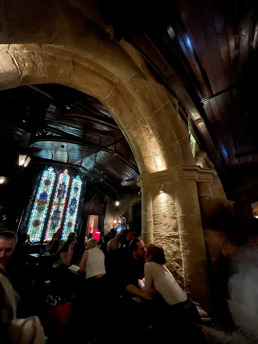 Витражный свет