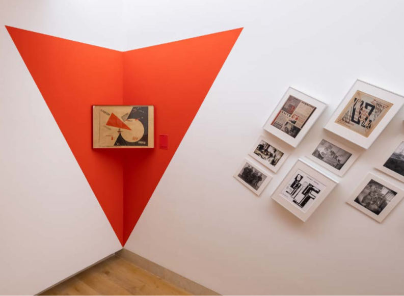 Фрагмент экспозиции «От ВХУТЕМАСа – к видению будущего: история советского дизайна» в музее дизайна в Ханчжоу. Проекты ВХУТЕМАСа. 2022