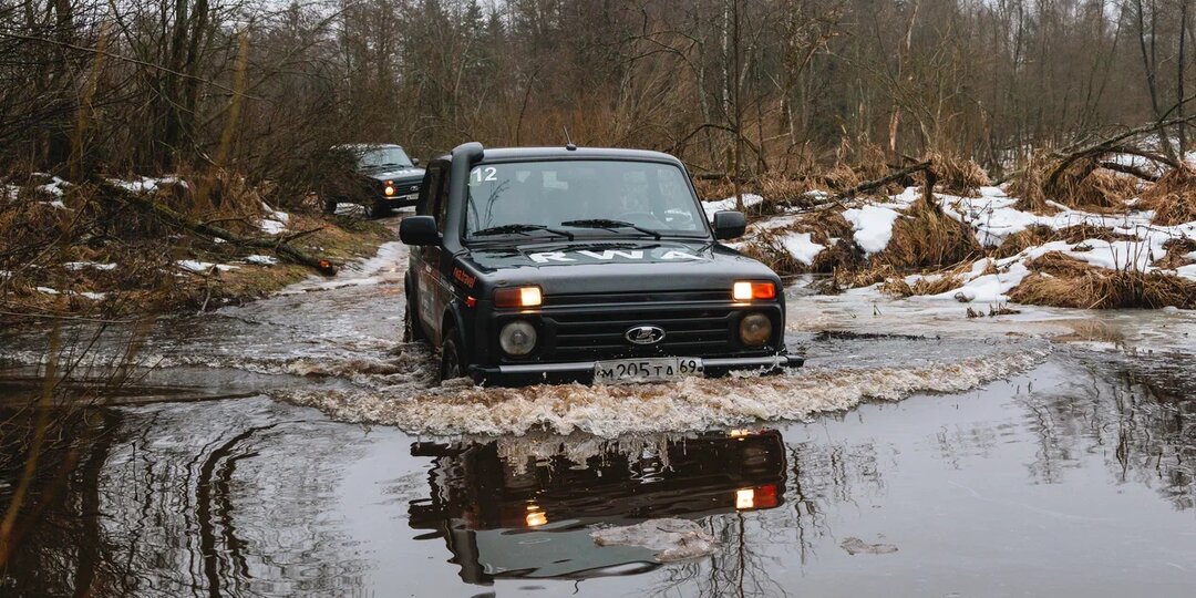 «Нивы» грязи не боятся: как мы трудные дороги и болота Тверской области на отечественном автопроме покоряли