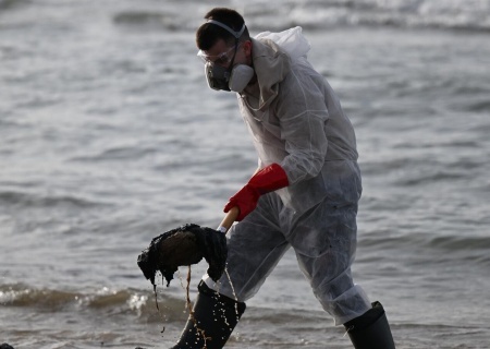    На побережье Черного моря обнаружены новые выбросы нефтепродуктов