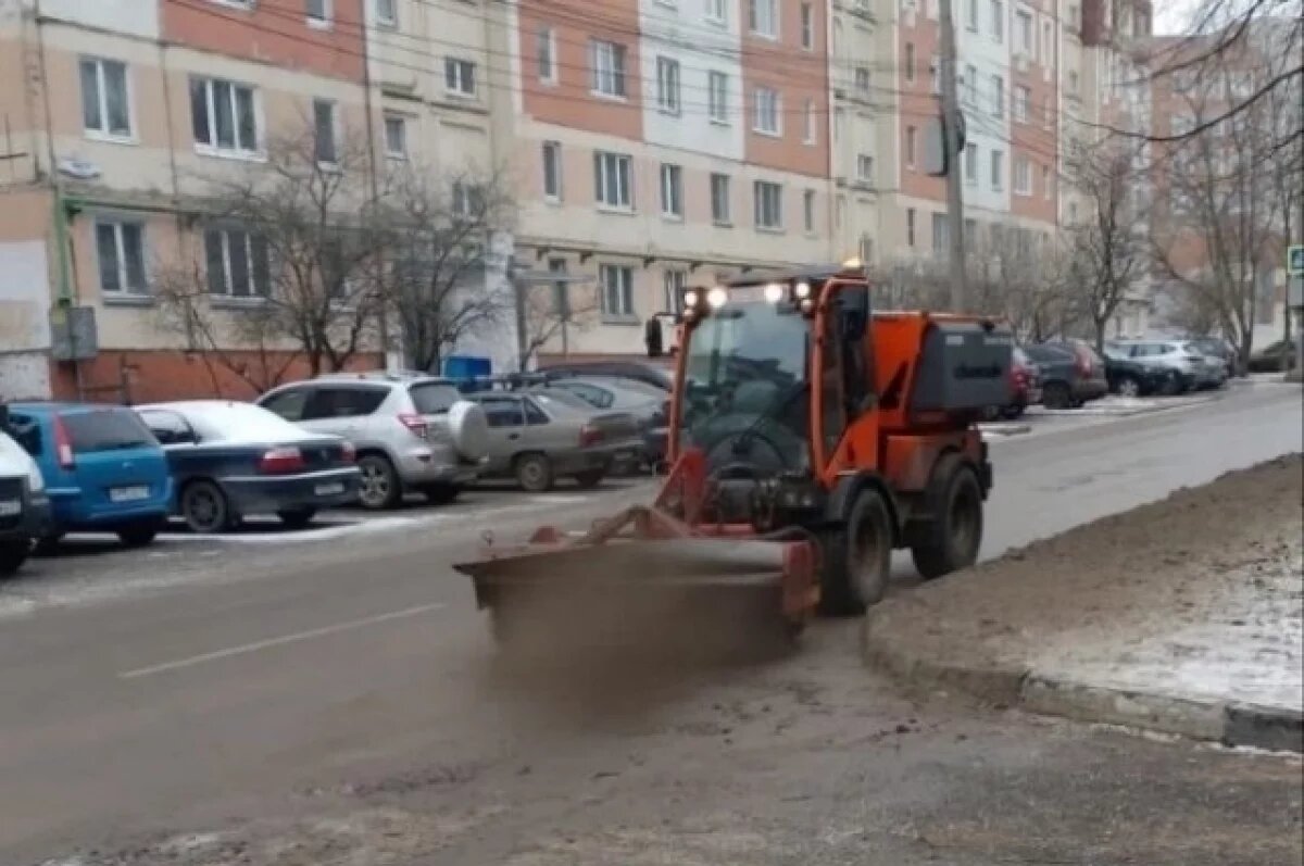    За выходные в Туле использовали около 153 тонн противогололедных материалов