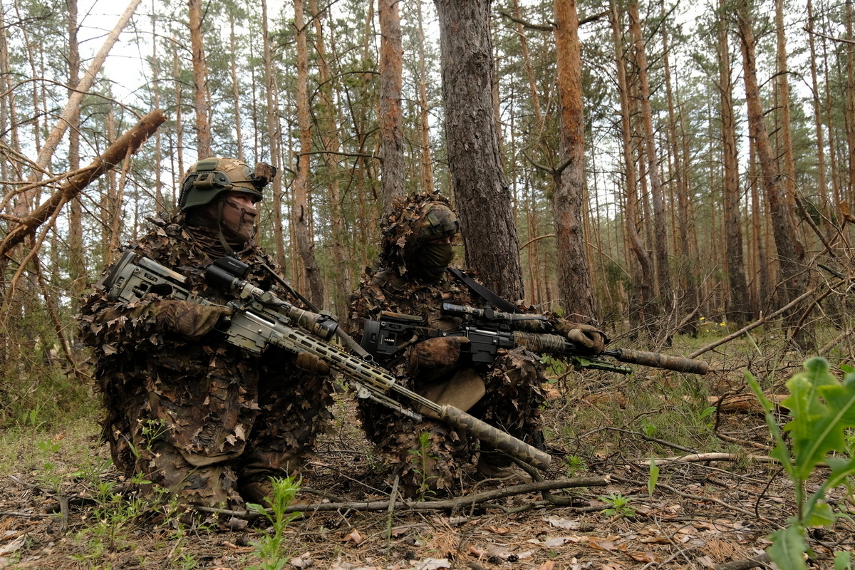 https://s.ura.news/1200/images/news/upload/news/682/779/1052682779/806115_Snayperi_VS_RF_stock_snayper_vintovka_razvedchik_spetsnaz_stock_250x0_1200.800.0.0.jpg