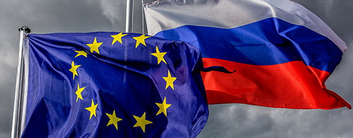    18.04.2015, Berlin, Berlin, Germany - European flag and flag of the Russian Federation waving in the wind. 0MK150416D060CAROE.JPG - NOT for SALE in G E R M A N Y, A U S T R I A, S W I T Z E R L A N D [MODEL RELEASE: NOT APPLICABLE, PROPERTY RELEASE: NO (c) caro photo agency / Schwarz, http://www.caro-images.pl, info@carofoto.pl - In case of using the picture for non-journalistic purposes, please contact the agency - the picture is subject to royalty!]