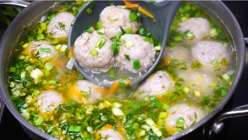 Суп с фрикадельками, мой вариант приготовления. Готовится быстро, по времени займет не больше 30 минут.