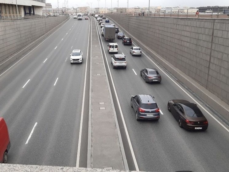     Проблема с общественным транспортом также приводит к опозданиям. Фото: «МК в Великом Новгороде»