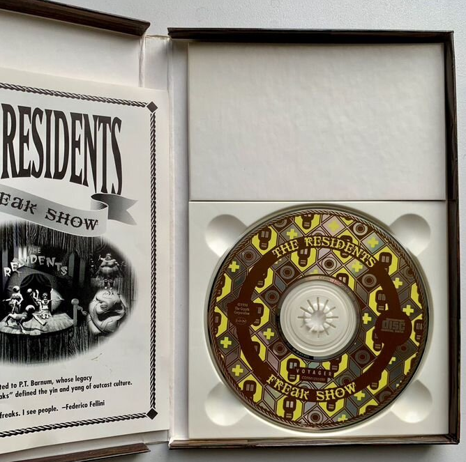 Музыкальный альбом The Residents: Freak Show, разворот