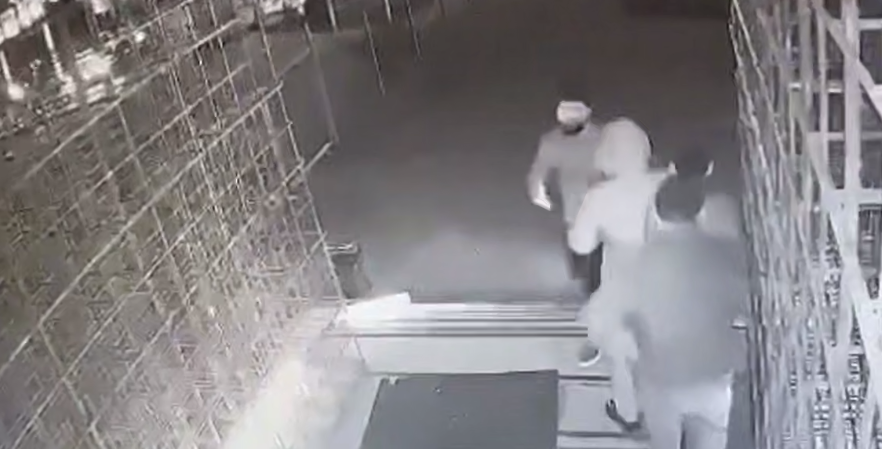 Фото: скрин видео камеры наблюдения.