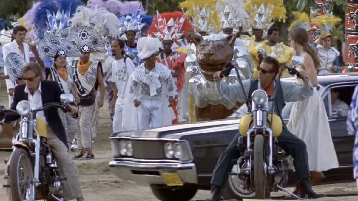 Олег Видов и Микки Рурк на мотоциклах в сцене карнавала в Рио