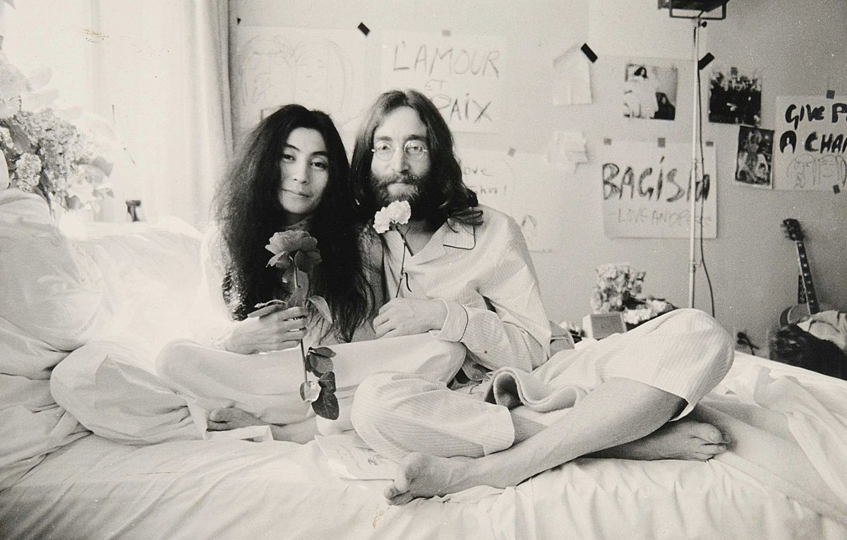 Счастливые Йоко и Джон. Фото взято из свободного доступа