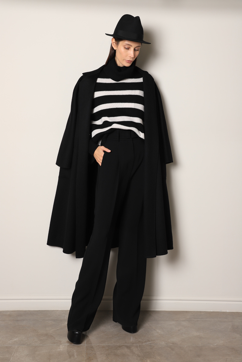 PODIUMRED.ru – ваш ключ к миру эксклюзивной моды.
Здесь представлены культовые вещи и аксессуары для истинных ценителей высокого стиля.