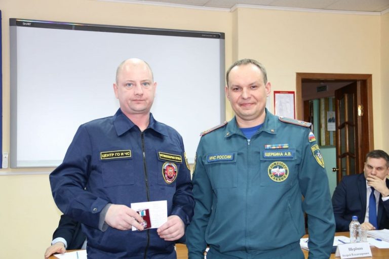    В Саракташском районе водителя пожарной машины наградили медалью «За спасение на пожаре» Оренбуржье