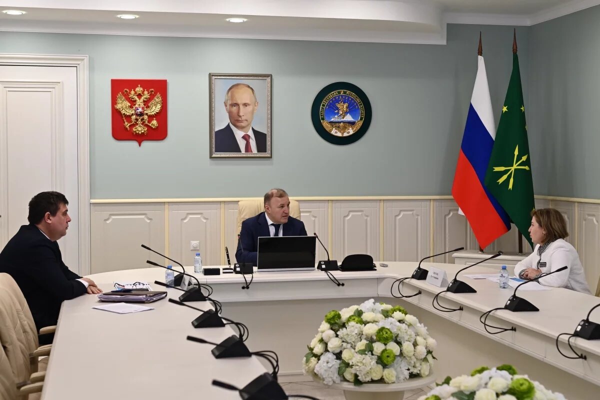    Глава РА поручил усилить контроль за «серыми» зарплатами