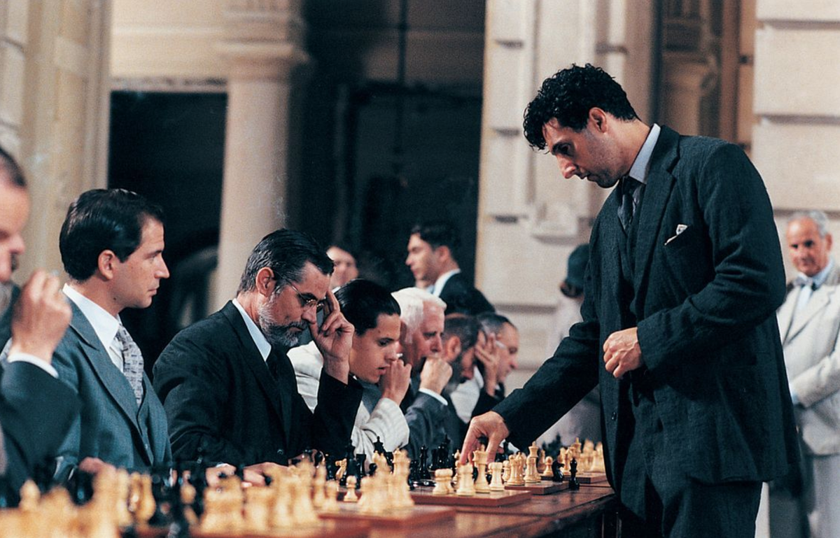 Кадр из фильма "Защита Лужина"