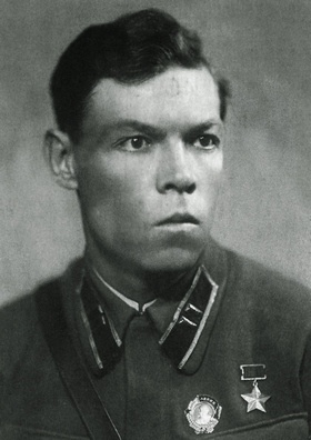      Командир 17-й танковой бригады Герой Советского Союза подполковник Клыпин Николай Якимович