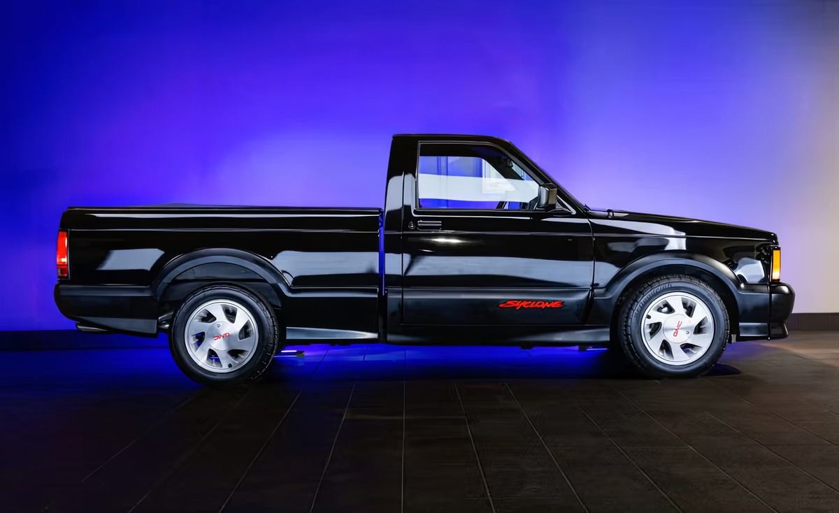 ©Bring a Trailer ©GMC