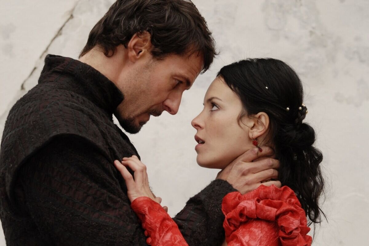 кадр из сериала "Генрих Наваррский"