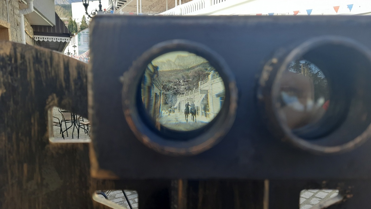 Уличный стереоскоп в Алупке
Фото Александра Вертинского