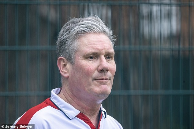 The Times сообщила, что это часть усилий по противодействию росту популярности партии Reform UK, поскольку недавние опросы показывают, что партия Найджела Фараджа может получить значительное количество мест у лейбористов на следующих выборах.