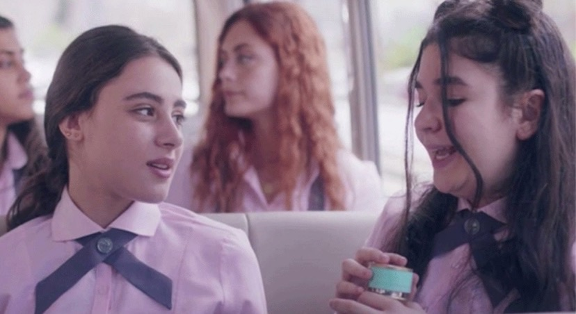 Мариам (слева), Дина (справа)