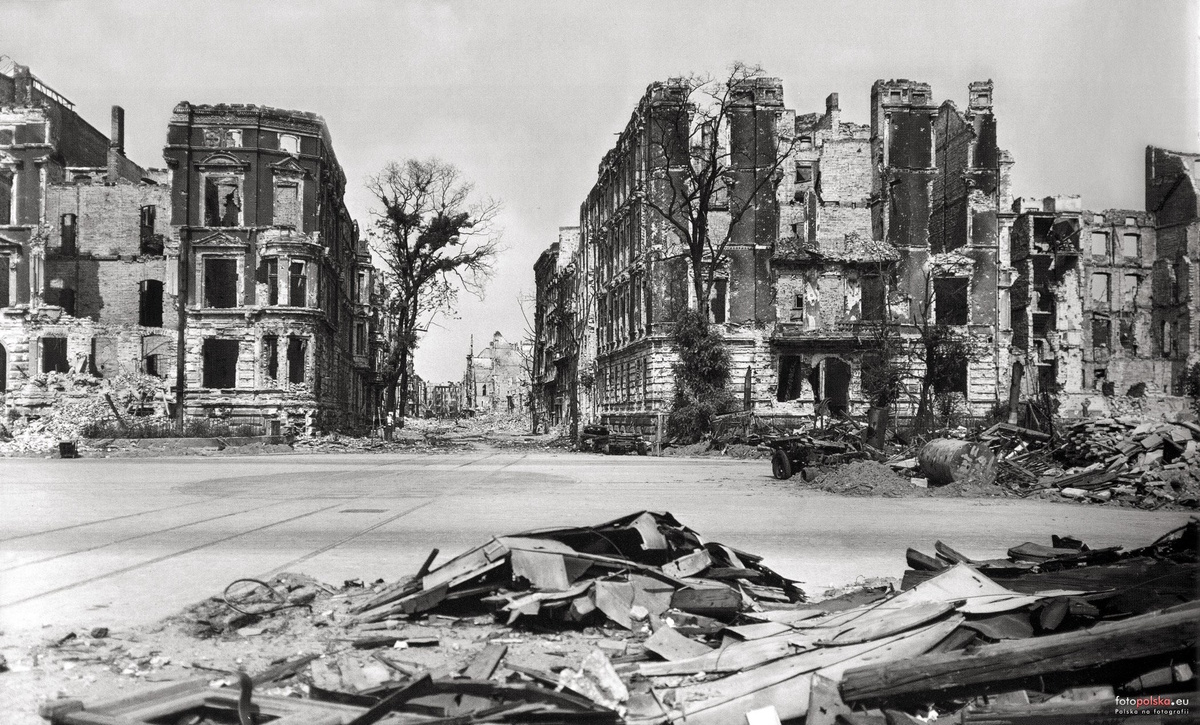 Бреслау (Вроцлав) после осады. Но в феврале 1945 года осада только началась