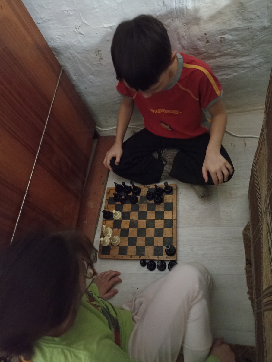 Шахматный турнир у печки 😄