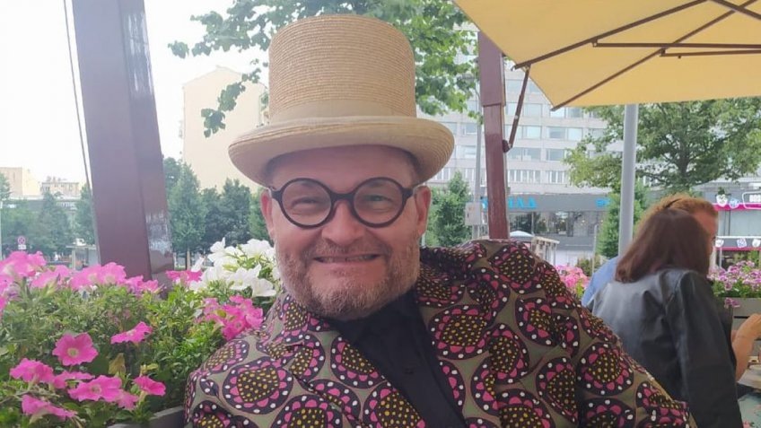 А вот выглядит "икона стиля" и "образчик дивной красоты" Васильев. 