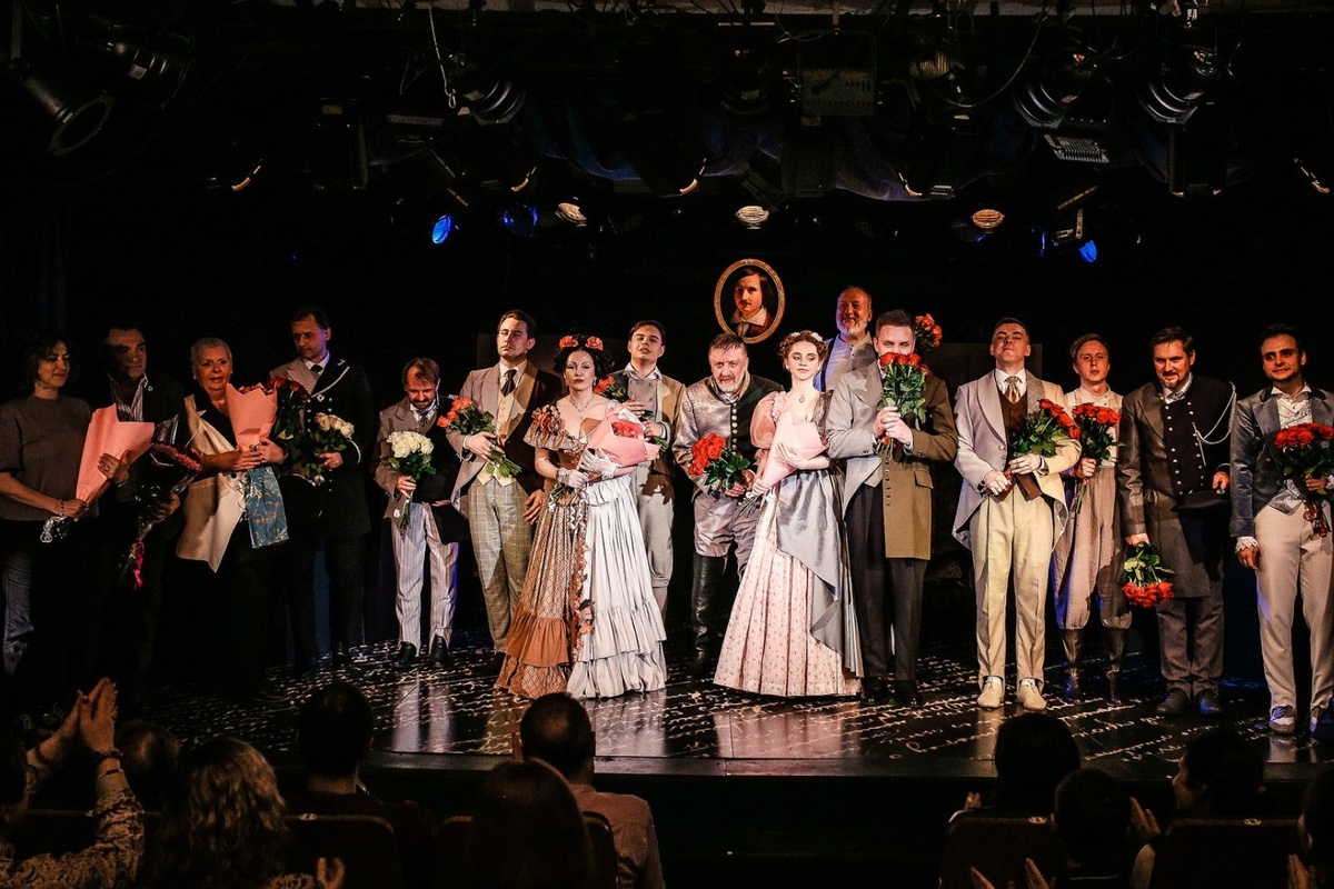 Фотография со спектакля "Ревизор" Московском детском музыкально-драматическом театре