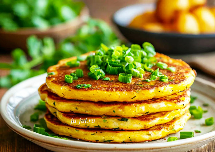 Картофельные блины с зелёным луком