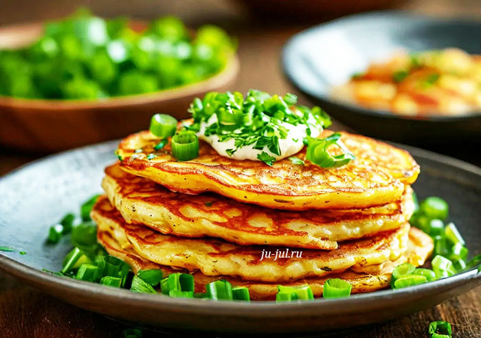 Картофельные блины с зелёным луком