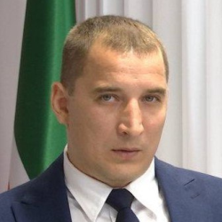 — Предложение вакантных рабочих мест растет при минимальном уровне безработицы. По Казани заявлено почти 14 тыс. вакансий. На одного безработного приходится 11 свободных рабочих мест. В лидерах предложений — обрабатывающие производства, строительство, розничная торговля, транспорт и логистика, где уровень конкуренции за рабочие места не дотягивает даже до общего по всем сегментам индекса рынка труда, — сообщил директор Центра занятости.