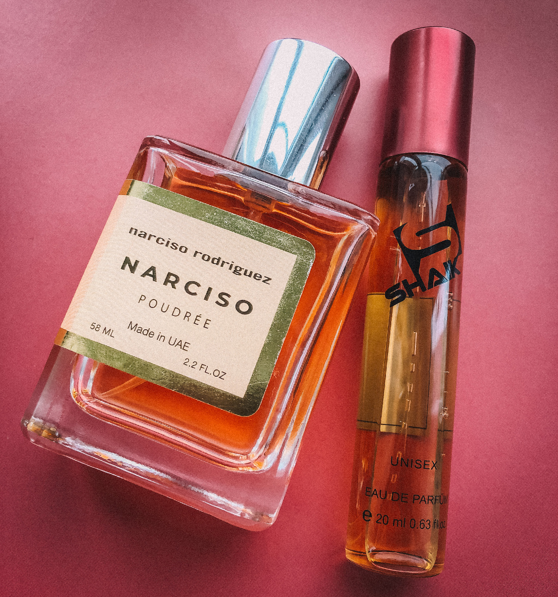 58 мл арабской подделки в типовом флаконе и номерной Shaik. Пахнут как прототипы, но разница ощутима в раскрытии, тонкостях, звучании на разных этапах жизни. А вот стойкость отличная у обоих, мы с вами знаем, что это не показатель качества или оригинальности.