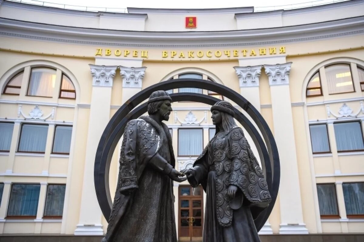    С начала года в Тверской области зарегистрировано 352 брака