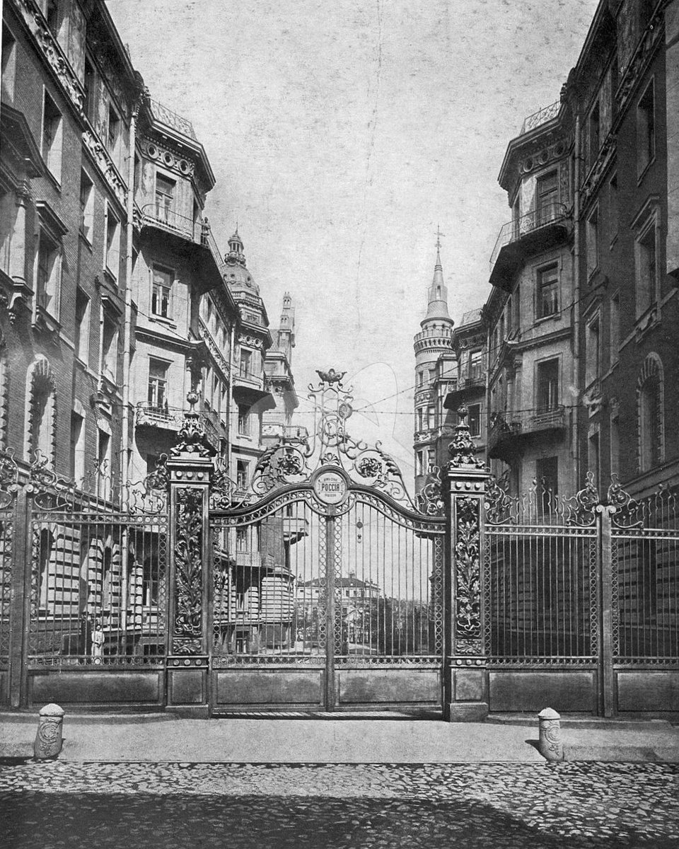 Ажурная решёнка, выполненная по эскизам архитектора Отто фон Дессина. Фото: electro.nekrasovka.ru