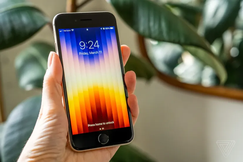 Это IPhone SE 2022 года. Новый IPhone SE будет больше похож на IPhone 14