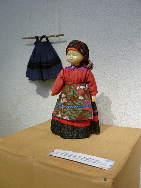 Кукла в костюме зырянки