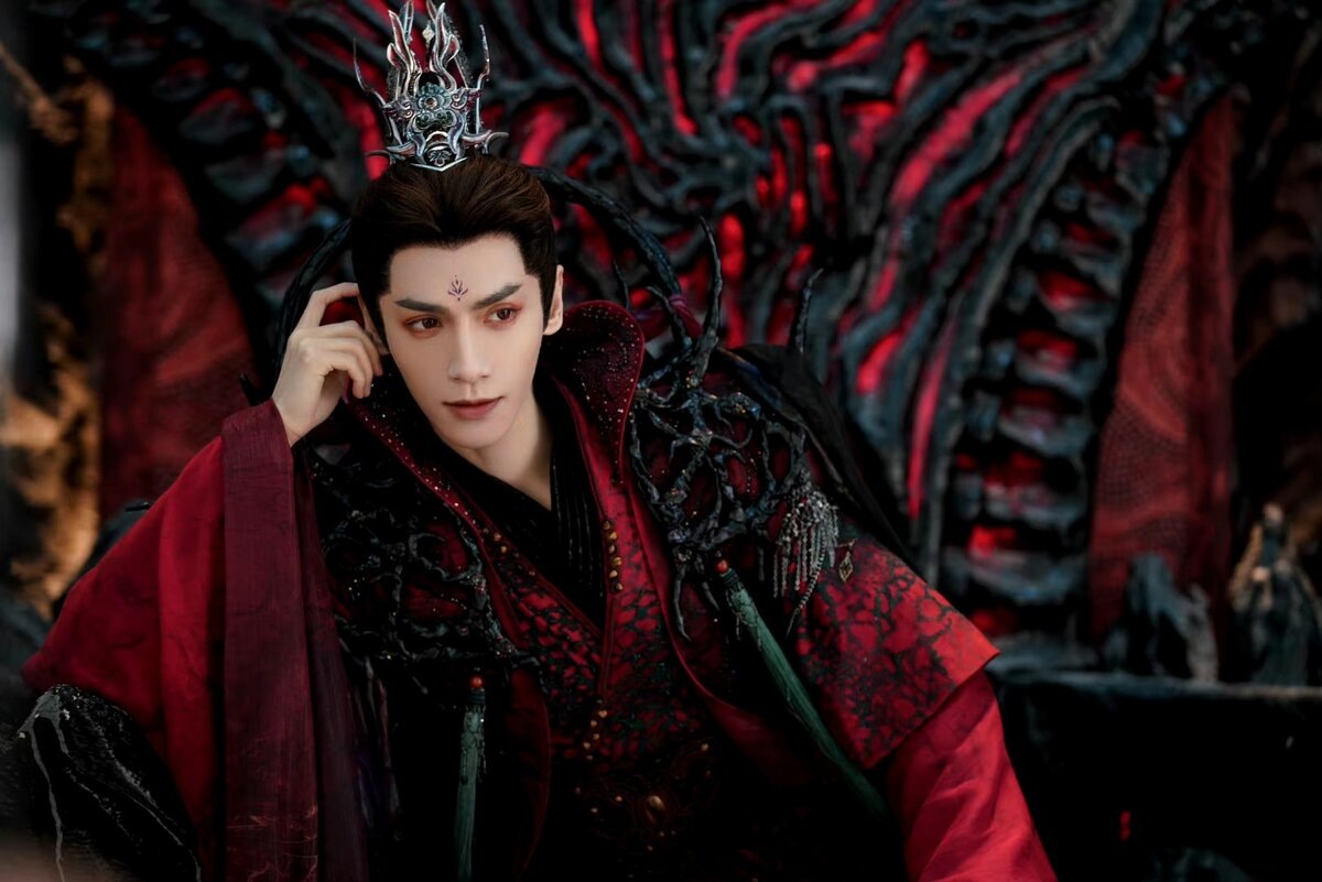 "Светлый пепел луны". 